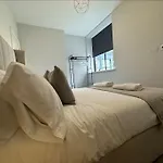 Superior Stay, Sophia Gardens, City Centre And Stadium Sleeps 4